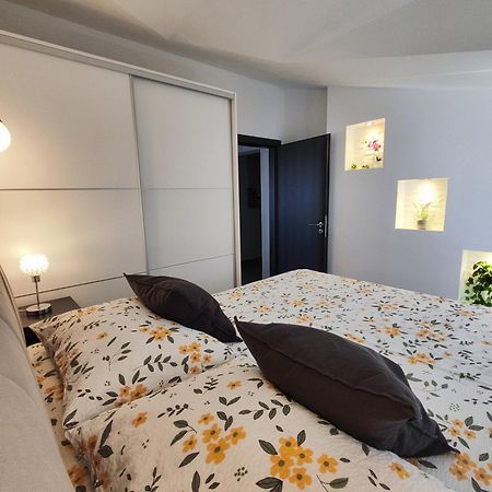 Villa Apartments Brecic 1 Kaštela Екстериор снимка