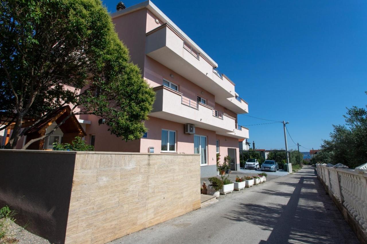 Villa Apartments Brecic 1 Kaštela Екстериор снимка