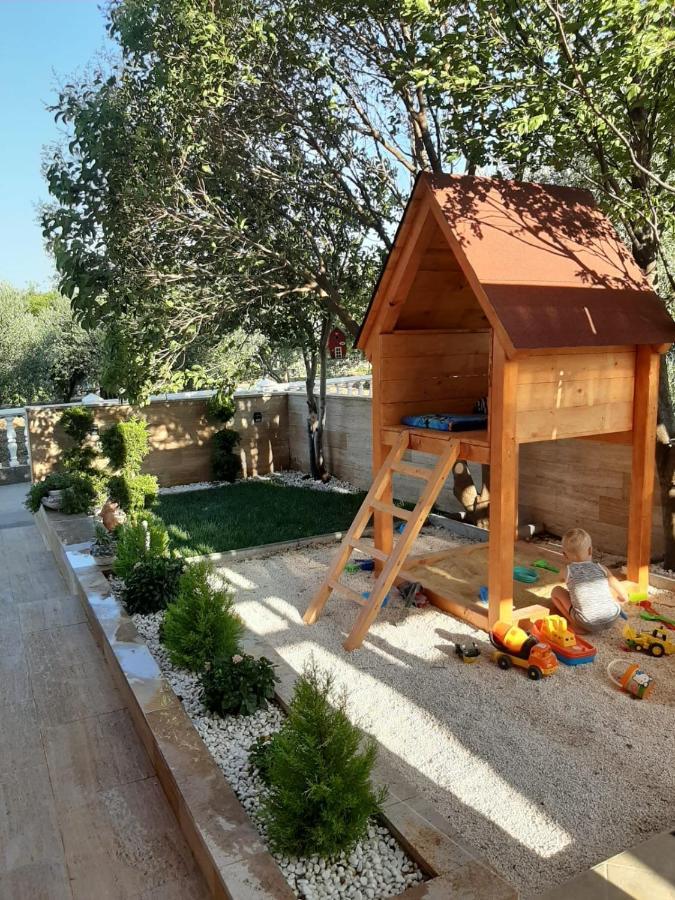 Villa Apartments Brecic 1 Kaštela Екстериор снимка