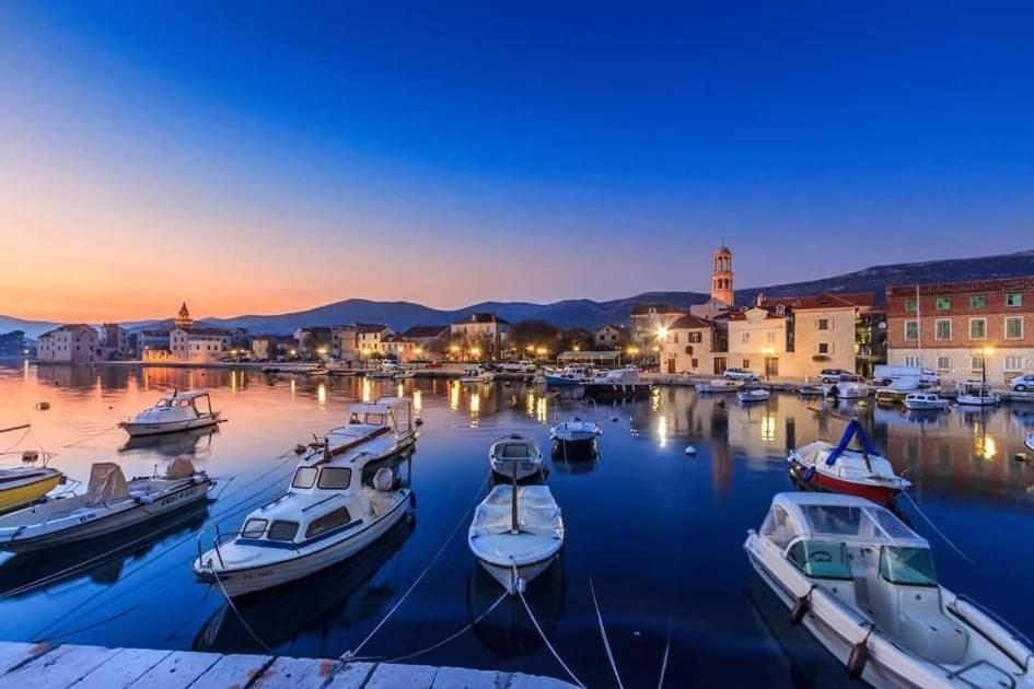 Villa Apartments Brecic 1 Kaštela Екстериор снимка