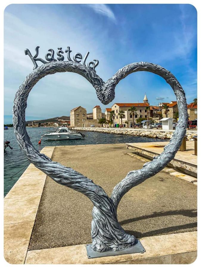 Villa Apartments Brecic 1 Kaštela Екстериор снимка