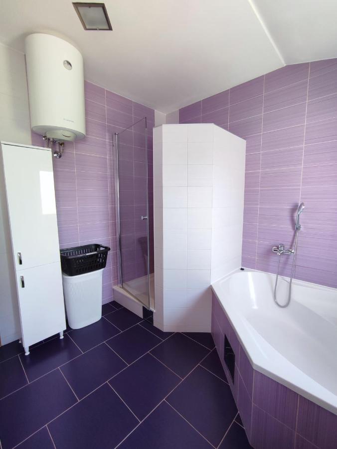 Villa Apartments Brecic 1 Kaštela Екстериор снимка