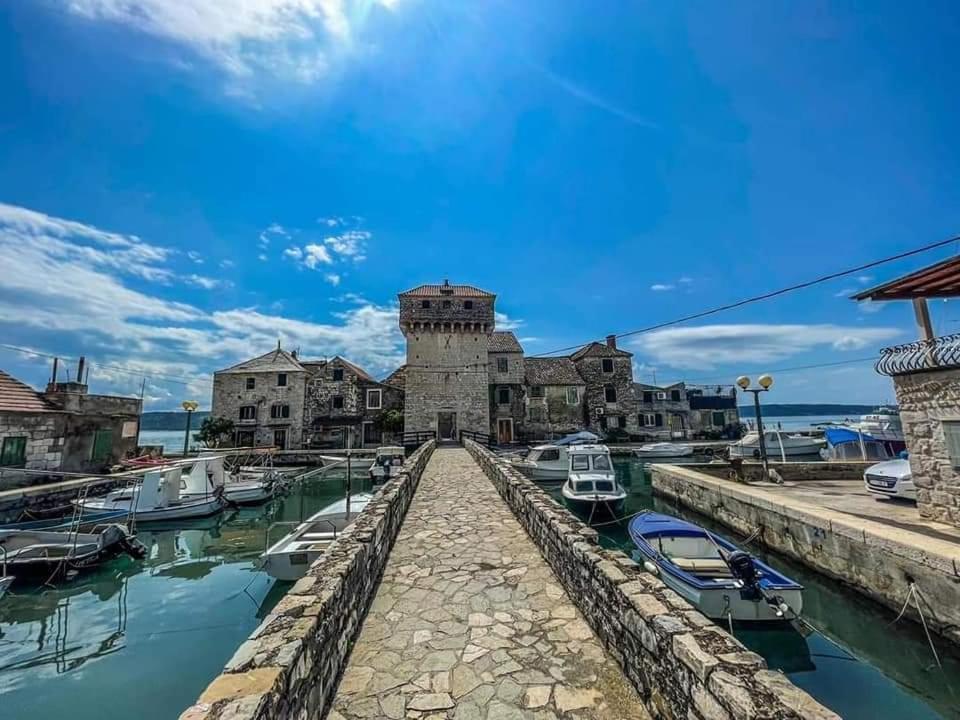 Villa Apartments Brecic 1 Kaštela Екстериор снимка
