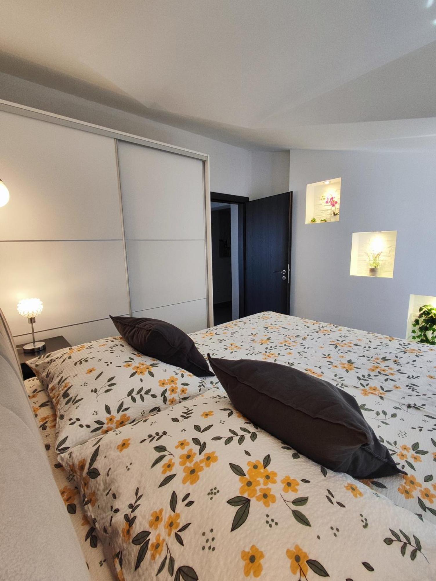 Villa Apartments Brecic 1 Kaštela Екстериор снимка