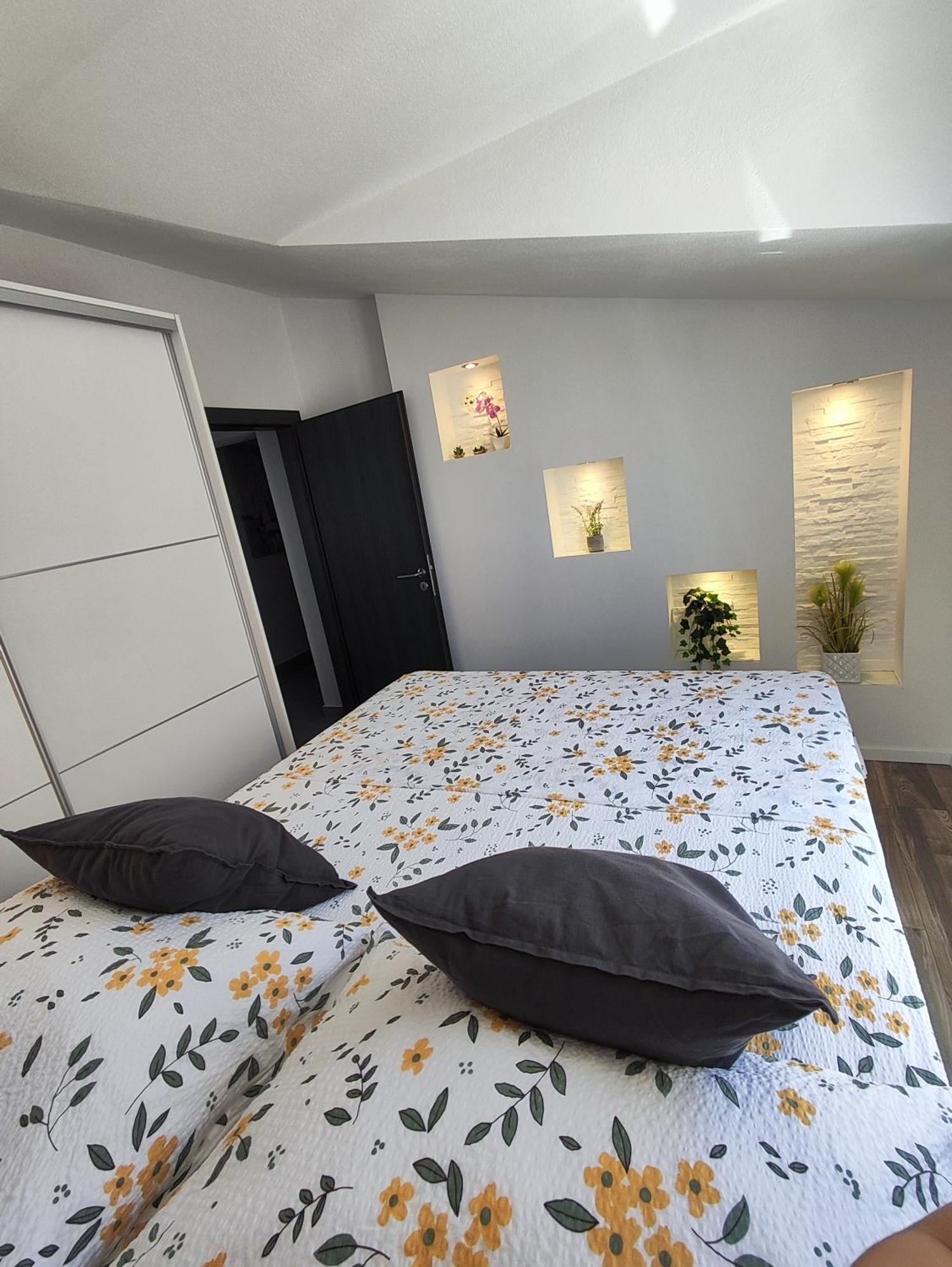Villa Apartments Brecic 1 Kaštela Екстериор снимка