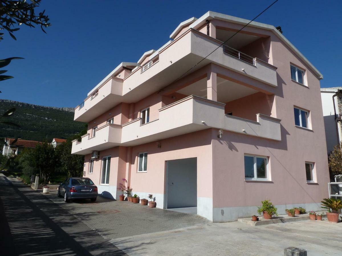 Villa Apartments Brecic 1 Kaštela Екстериор снимка